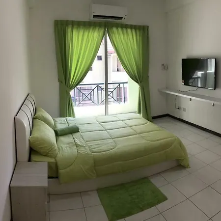 Api Api Centre Apartment Homestay